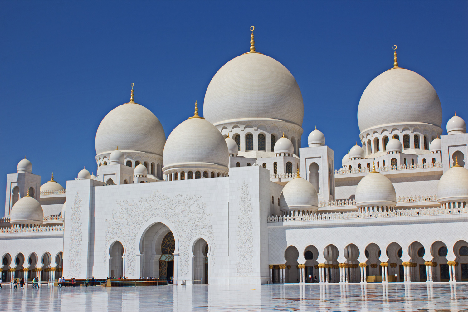 Sheikh Zayed Grand Mosque Tour live. travel. blog.